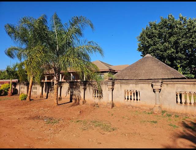 4 BEDROOM HOUSE FOR SALE IN THOHOYANDOU M